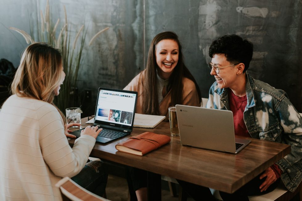Women Coworkers in Cafe Laughing 980x654 1
